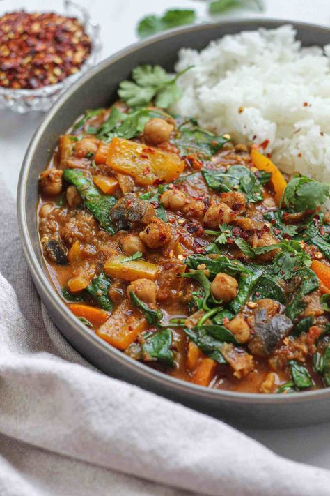 Curry Eggplant, Vegan Lentil Curry, Spinach Vegan, Healthy Eggplant, Chickpea And Spinach Curry, Simple Eating, Eggplant Curry, Beans Curry, Spinach Curry