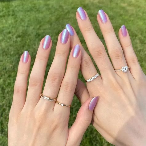 Lilac Nails For Wedding, Light Purple Wedding Nails For Bride, Colorful Engagement Nails, Bridal Nails Purple, Iridescent Purple Nails, Purple Wedding Nails For Bride, Purple Iridescent Nails, Wedding Nails Purple, Manicure Classy