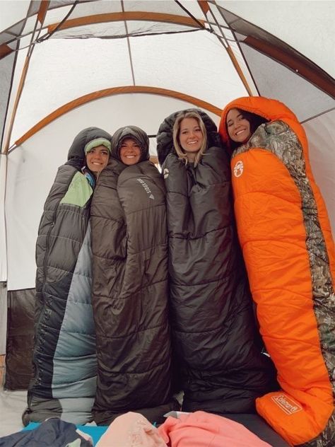 Best Backpacking Sleeping Bags | Winter Camping & Adventures Photos To Take With Friends, Camping Photos, Camping Photo, Drømme Liv, Boat Pics, Vsco Aesthetic, Camping Aesthetic, Pictures With Friends, Adventure Aesthetic