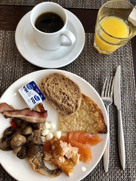 Coffee and Hearty European Breakfast in Eastern Europe Eastern European Breakfast, Europe Breakfast, Russian Breakfast, Eastern European Food, German Breakfast, European Breakfast, Ibs Friendly Food, Crepes Filling, Fried Sausage