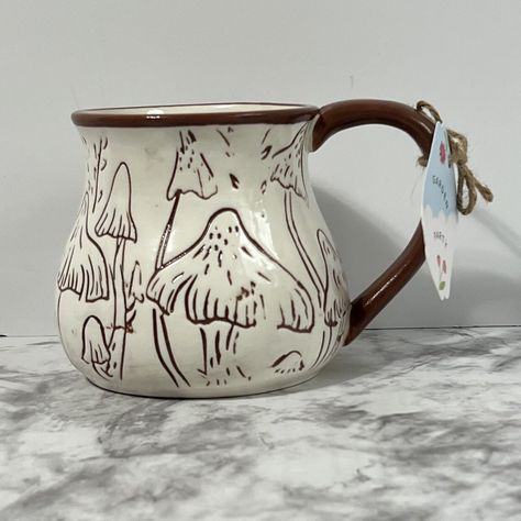 Mushroom Pot Belly Stoneware Coffee Mug Tea Cup Cream Brown Rim 19.4 Fl Oz New With Tags Same Or Next Day Shipping! Items Are Stored In A Pet And Smoke-Free Environment 3.5w X 4h 19.4 Fl Oz Microwave & Dishwasher Safe Mushroom Coffee Mug, Cute Tea Mugs, Scraffito Designs Simple Vase, Fun Mugs Designs, Coffee Mug Ceramic, Mushroom Mug Ceramics, Sgraffito Mug, Ceramic Cup Designs, Ceramic Carving Designs