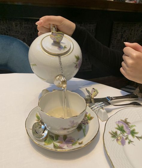 #tea #teapot #aesthetic I Drink Tea Darling, Teapot Aesthetic, Drink Tea, Diet Culture, Cafe Food, Tea Lover, Drinking Tea, Tea Time, Tea Party