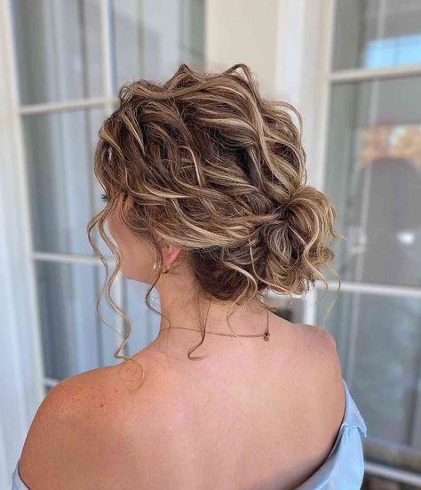 Short Curly Updo, Short Curly Hair Updo, Curly Wedding Hair, Curly Updo, Curly Hair Updo, Easy Hair Updos, Peinados Recogidos, Natural Wavy Hair, Hairdos For Short Hair