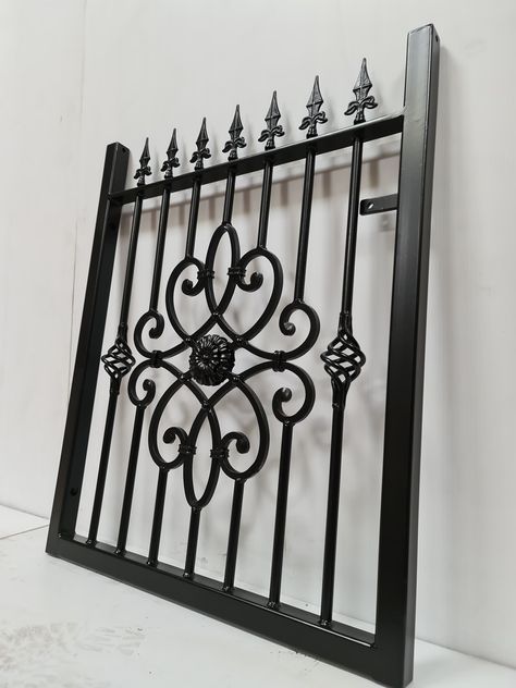 Wrought Iron Grill Design, Iron Main Gate Design, Wrought Iron Gate Designs, Modern Window Design, Porte In Ferro, Exterior Door Designs, Decorative Metal Screen, Window Grill Design Modern, Steel Door Design