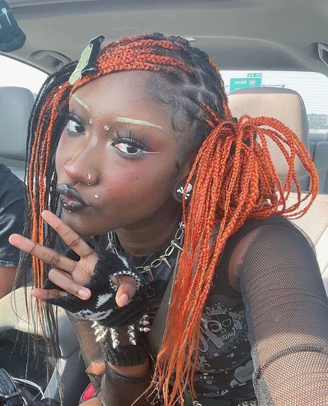 Emo Box Braids, Black Punk Hairstyles, Black Alt Hairstyles, Alternative Braids, Colorful Braids For Black Women, Alt Braids, Black Emo Hair, Poc Aesthetic, Appearance Aesthetic