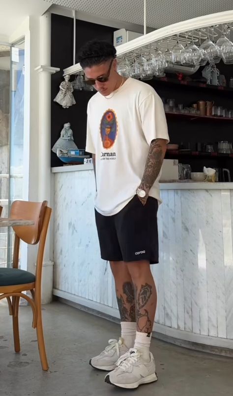 Black Shorts Outfit Men Streetwear, Rolling Loud Outfits Men, Fat Guy Outfits, Shorts Outfits Men Streetwear, Black Shorts Outfit, Minimal Streetwear, Casual Oufits, Black Outfit Men, Mens Shorts Outfits