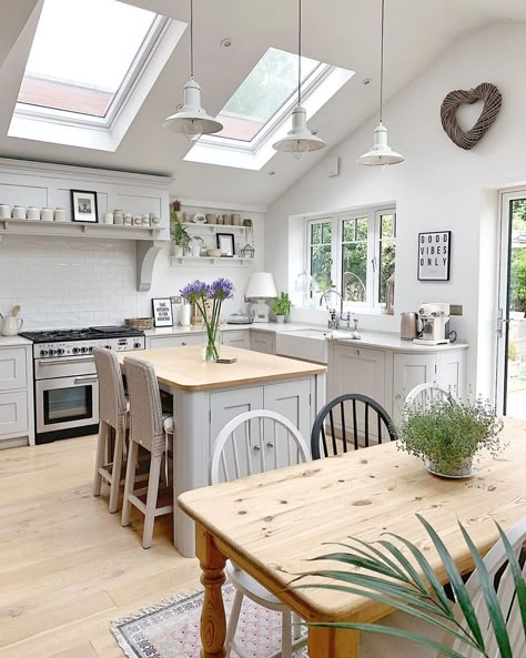 10 incredible kitchen extension ideas Wooden Roof Design Interiors, Kitchen Lantern Roof, Kitchen Extension Ideas, Wooden Pantry, Model Dapur, Kitchen Diner Extension, Open Plan Kitchen Dining Living, Open Plan Kitchen Diner, Open Plan Kitchen Dining