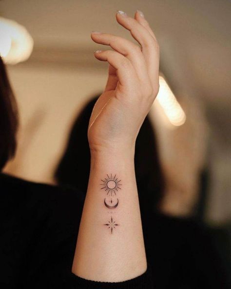 Small Tattoos Hands Women, Wrist Women Tattoo, Tattoo Trends 2024 Women, Female Tattoos Small, Side Arm Tattoos For Women, Kids Tattoo Ideas, Baby Tattoo Ideas, Tatoos Woman, Tattoo Ideas Arm