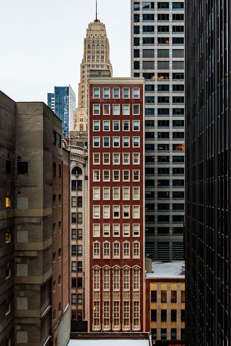 Highlighting center building by de-saturating surrounding buildings  Tall and narrow building in #Chicago Narrow Building, Chicago Buildings, Building Photography, High Building, Historical Buildings, Chicago Architecture, Urban Renewal, City Architecture, Architecture Photo