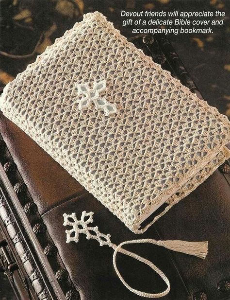 Bible cover Corak Krusye, Crochet Book Cover, Bookmark Crochet, Crochet Book, Bible Cover, Crochet Bookmarks, Crochet Magazine, Bible Covers, Crochet Cross