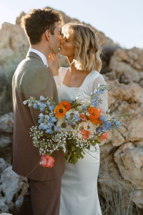 Wedding Flowers Bright, Blue Orange Weddings, Orange And Pink Wedding, Orange Bouquets, Orange Wedding Flowers, Summer Wedding Bouquets, Light Blue Wedding, Unique Wedding Flowers, Blue Wedding Flowers