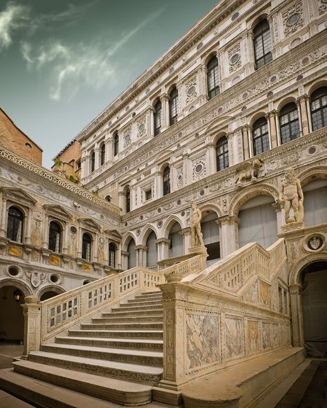 Palace Stairs, Old Town Italy, Room Colours, Palazzo Ducale, Italian Architecture, Venice Travel, Historical Monuments, Architecture Old, Old Building