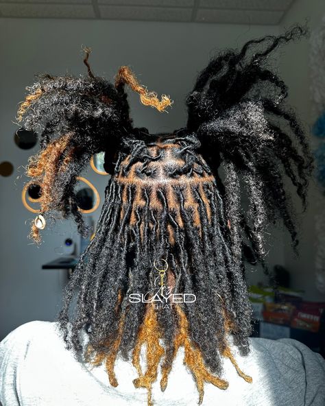 Natural light hits a little different 😍😍😍10 months locs started by @jayslayedthat Style: retwist (90-129) + basic style Location: Conyers, Ga Interested in booking? All new clients must join the waitlist. Link and Prices in in my bio 🤍 🚨BE SURE TO READDD THE POLICY🚨 - - follow (@jayslayedthat) for more - - - #jayslayedthat #starterlocsatl #starterlocstyles Instant Locs Styles, Barrel Locs Hairstyles For Women, Locs And Lashes, Distressed Locs Hairstyles, Loc Twist Styles, Coil Locs Before And After, Dreads Aesthetic, Locs Growth, 50 Locs