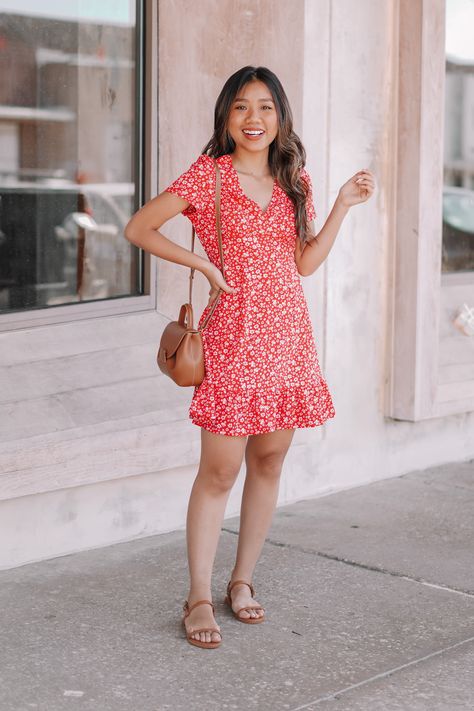 stylewithtiffanyd is wearing an amazon red floral mini dress with leather summer sandals and polene paris bag Sai Photo, Petite Outfit Ideas, Spring Dress Outfits, Beach Outfit Vacation, Summer Floral Dresses, Leather Summer Sandals, Floral Dresses Casual, Weekend Coffee, Brunch Dates