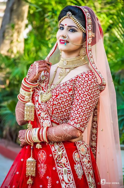 विवाह की फोटोग्राफी की मुद्राएं, विवाह की दुल्हन, Wedding Photography India, शादी की तस्वीरें, Lehenga Pink, Indian Bride Poses, Indian Bride Photography Poses, Indian Wedding Poses, Bride Photos Poses