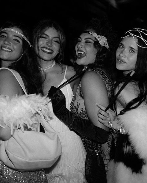 20's Theme Photoshoot, Gatsby Photoshoot, 20s Party Outfit, Roaring 20s Aesthetic, 20s Theme Party, Roaring 20s Birthday Party, Old Hollywood Party, 1920 Party, Roaring 20s Birthday