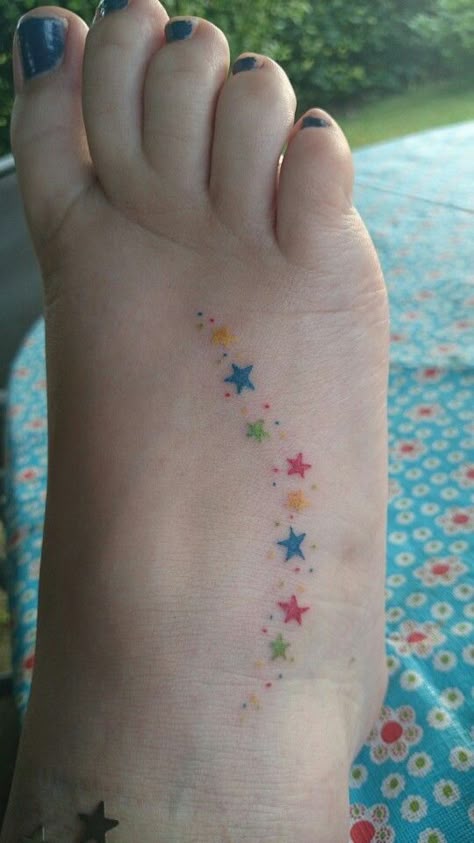 Pastel Star Tattoo, Colour Star Tattoo, Star Foot Tattoos, Star Tattoo On Wrist, Symbole Tattoo, Tattoo Bunt, Lgbt Tattoo, Small Colorful Tattoos, Shooting Star Tattoo