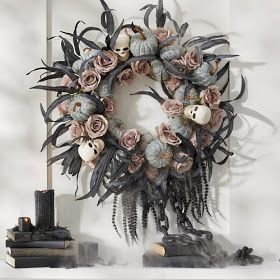 Skull Wreath, Diy Halloween Wreath, Anniversaire Harry Potter, Diy Halloween Decor, Adornos Halloween, Manualidades Halloween, Gothic Skull, Grandin Road, Halloween Snacks