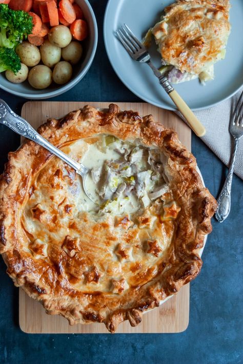 Make the most of your Christmas leftovers and make this creamy Turkey and Ham pie. Serve with potatoes and seasonal veg for a comforting, warming meal. #turkeyandhampie #leftoverturkeyandhampie #turkeyhamandleekpie Turkey And Ham Pot Pie, Turkey And Ham Pie, Ham And Leek Pie, Ham Pot Pie, Ham Pie, Ham Leftovers, The Clean Eating Couple, Clean Eating Couple, Leftover Turkey Casserole