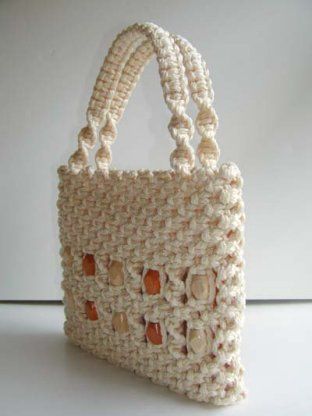 Macrame purse tutorial - because I need a new hobby. Macrame Tas, Simpul Makrame, Pola Macrame, Macrame Purse, Crochet Flowers Easy, Purse Tutorial, Macrame Patterns Tutorials, Macrame Bag, Macrame Decor