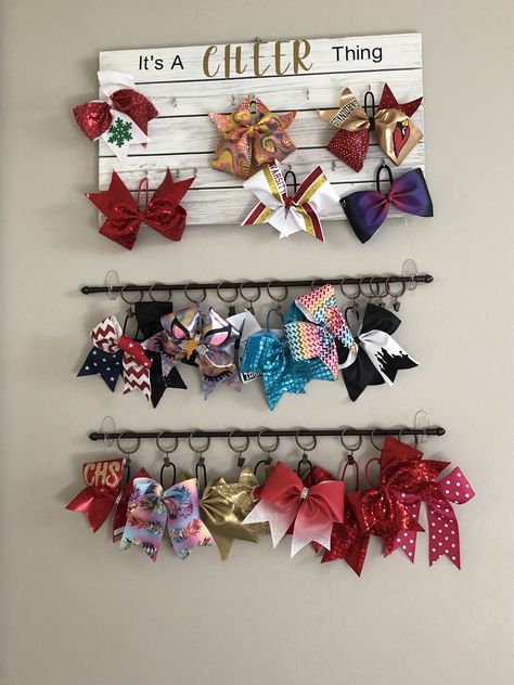 Cheer Bow Holder Diy, Cheer Bow Display, Cheerleading Room, Cheer Accessories, Diy Bow Holder, Cheer Bow Holder, Cheer Bows Diy, Dance Decor, Bow Display