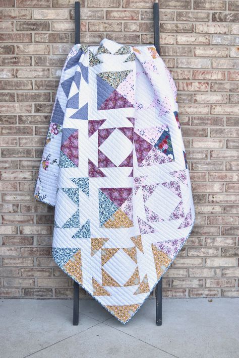 Metallic Fabric Quilt Pattern, Fat Quarters Baby Quilt, Quilts Using Fat Quarters, Prairie Quilt, Girl Quilts Patterns, Fat Quarter Quilt Pattern, Fall Quilt, Girl Quilts, Flying Geese Quilt