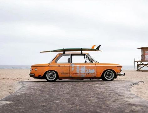 Bmw 2002 Tii, Bmw Classic Cars, Combi Volkswagen, Beach Cars, Auto Retro, Bmw Classic, Bmw 2002, Bmw E30, Bmw Cars