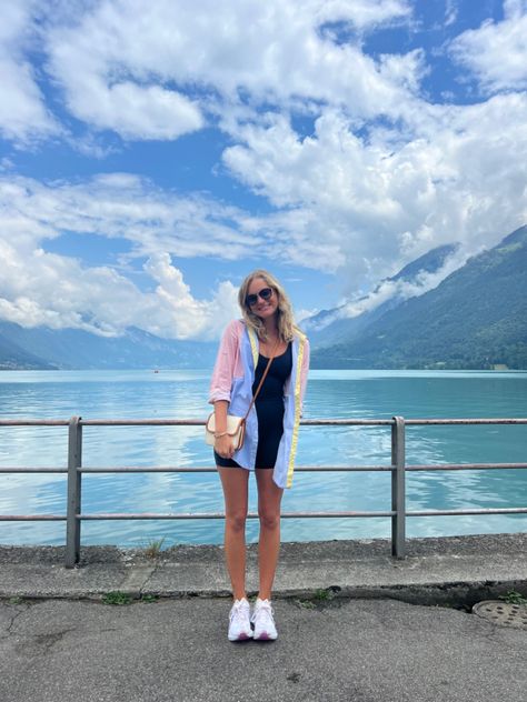 Hiking Outfit Switzerland, Swiss Hiking Outfit, Zurich Outfit Summer, Summer Switzerland Outfits, Switzerland Spring Outfits, Switzerland Outfits Summer, Switzerland Outfit Ideas, Switzerland Instagram Pictures, Switzerland Outfit Summer