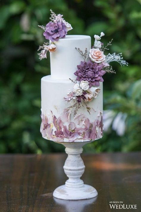 WedLuxe – Eclectic Boho | Photography By: Krista Fox Photography Follow @WedLuxe for more wedding inspiration! Super Torte, Purple Wedding Cake, Boho Photography, Fox Photography, Purple Wedding Cakes, Purple Cakes, Eclectic Boho, Cake Trends, Elegant Cakes