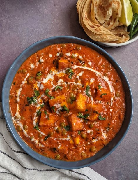 Mutter Paneer Recipe, Mattar Paneer, Paneer Curry Recipes, Paneer Curry, Weekend Lunch, Veg Curry, Homemade Mixes, Vegetarian Curry, Indian Bread