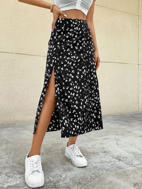 Black Flower Skirt Outfit, Flower Skirt Outfit, Thigh Skirt, Dalmatian Print, Flower Skirt, Black Flower, Casual Style Outfits, Long Black, Dalmatian