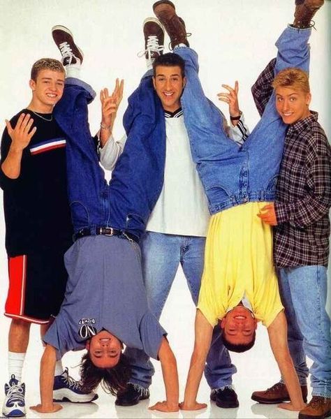 2000s Boys Fashion, 2000s Boys, 90s Boy Bands, Group Picture Poses, Joey Fatone, Boyz Ii Men, 90s Fashion Men, Funny Poses, Group Poses