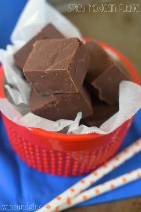 Spicy Mexican Chocolate Fudge - Simple Joy Mexican Fudge, Nutella Fudge, Fudge Recipes Chocolate, Christmas Fudge, Mexican Chocolate, Fudge Recipes Easy, Fudge Easy, Mexican Dessert, Fudge Recipes