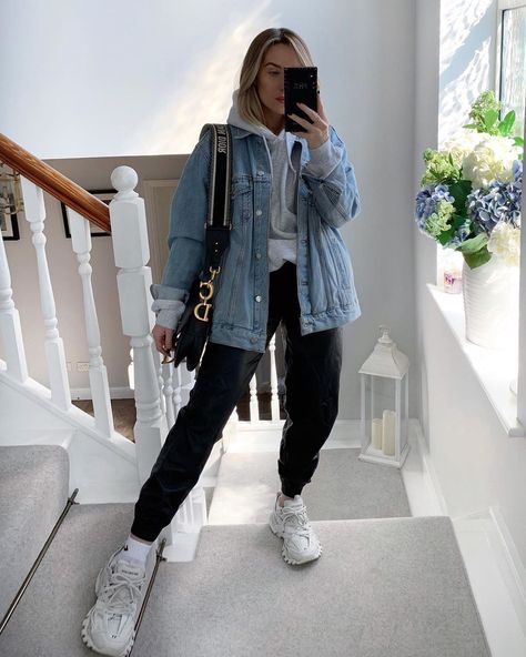 14.6 mil Me gusta, 116 comentarios - FREYA KILLIN. (@freyakillin) en Instagram: "I wore this to the shops to get supplies, I think my bag enjoyed the fresh air as much as me.…" Freya Killin, Topshop Jacket, Bra Fashion, Sweatpants Outfits, Fashion Rules, Skandinavian Fashion, Fashion Minimalist, Populaire Outfits, Mode Kpop