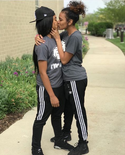 Follow @Guap PincessCe for more!🌈✨ Lgbtq Girlfriend Goals, Matching Outfits For Couples, Outfits For Couples, Couple Matching Outfits, Cute Couple Outfits, Girlfriend Goals, Lgbt Love, Black Couples Goals, Couple Relationship