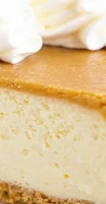 Butter Rum Cheesecake, Rum Cake Cheesecake, Cheesecake With Liquor, Boozy Cheesecake Recipes, Rum Cheesecake Recipe, Cheesecake Flavors Ideas, Boozy Cheesecake, Fall Cheesecakes, Cheesecake Business