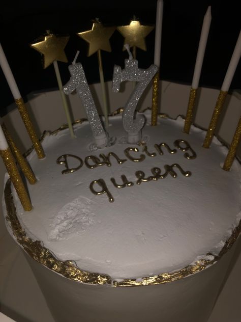 Dancing Queen Cake Ideas, Golden 17th Birthday Ideas, Sweet Seventeen Cake, Seventeenth Birthday Ideas, Birthday Cake 17th Birthday Girl, Golden Birthday Ideas For Women, 17 Birthday Cake Ideas, Sweet 17 Birthday Cake, Hello 17 Birthday