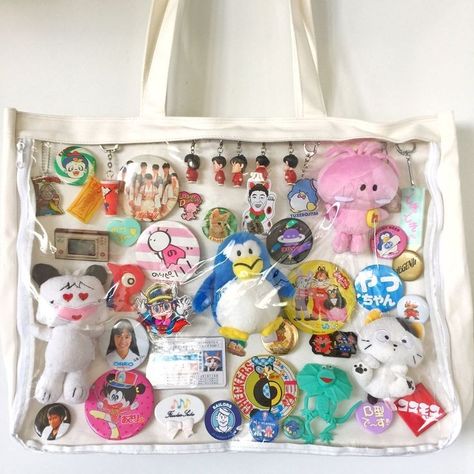 Ita Bags, Inside My Bag, Arte Inspo, Pretty Bags, Cute Charms, Cute Bags, Cute Bag, Sake, Keychains