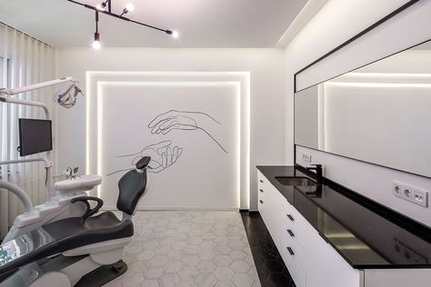 slasharchitects Black And White Medical Office, Dental Clinic Interior Black And White, White Dental Clinic Design, Black And White Clinic Interior Design, Dentist Design Interior, Dental Clinic Wall Design, Black Dental Clinic, Black And White Dental Clinic, White Clinic Interior