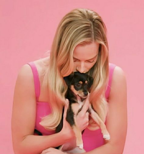 Margot Robbie Interview, Puppy Interview, Barbie 2023, Angel Face, Margot Robbie, Fav Celebs, Harley Quinn, Cute Icons, Buzzfeed