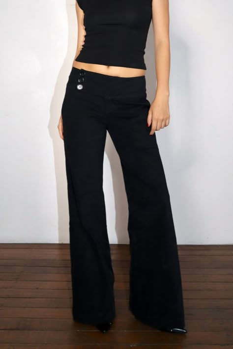 Djerf Avenue Trousers, Low Rise Black Trousers, Low Waisted Suit Pants, Low Waisted Trousers Outfit, Low Rise Pinstripe Pants, Low Rise Dress Pants, Low Rise Trousers Outfit, Black Low Waist Jeans, Low Waisted Pants Outfit