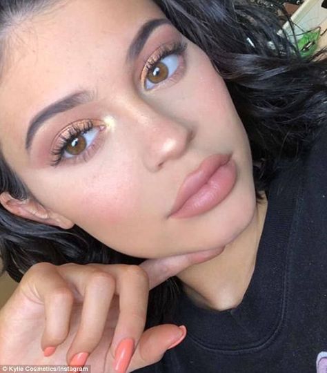 Maquillaje Kylie Jenner, Jessie James, Halloween Makeup Scary, Kardashian Kollection, Diy Halloween Projects, Halloween Face Mask, Short Hair Wigs, King Kylie, Halloween Makeup Looks