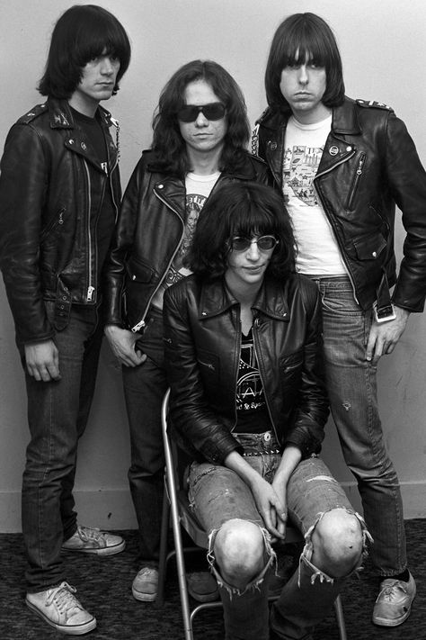 How Rock And Roll Changed Fashion #jacket #fashion #leather #socialgroup #leatherjacket Cultura Punk, The Ramones, Rock And Roll Fashion, Joey Ramone, Band Poster, Estilo Rock, Musica Rock, Punk Rock Bands, Punk Rocker