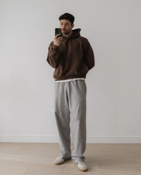 Minimalist Hoodie Outfit, Grey Sweatshirt Outfit Men, Grey Hoodie Outfit Men, Grey Joggers Outfit, Sweat Pants Style, Brown Hoodie Outfit, Daniel Simmons, Normcore Outfits, Bummy Outfits