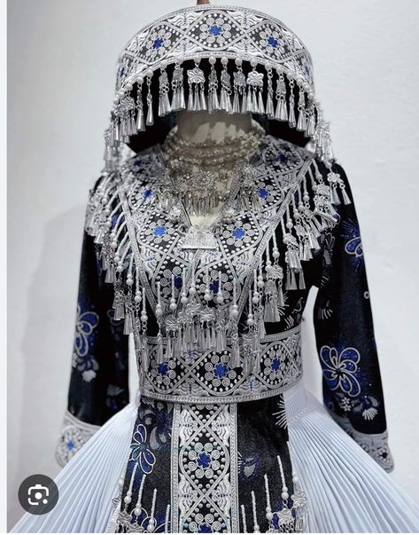 Uzbekistan Clothing, Tribe Clothes, Filipino Traditional Clothing, Hmong Dress, Mexican Traditional Clothing, Hmong Outfit, Hmong Wedding, Hmong Art, Aztec Clothing