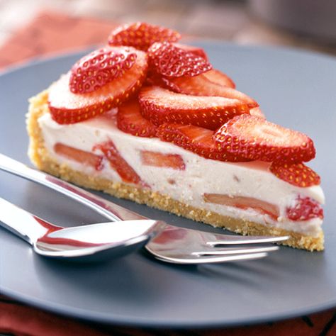 Tarte aux fraises Weight Watchers Liberté Dessert Leger, Weight Watcher Desserts, Mini Pizzas, Ww Desserts, Weight Watchers Desserts, Strawberry Yogurt, Strawberry Pie, Dessert Options, Dr Oz