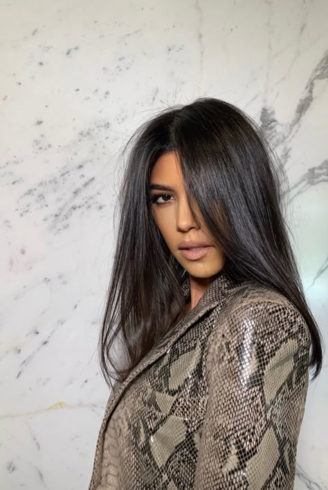 Quarantine Hacks to Keep Your Hair Looking Fresh - Poosh Bleach Damaged Hair, Damaged Hair Diy, Kardashian Hair, Hair Mask For Damaged Hair, Diy Hair Mask, Hair Envy, Kourtney Kardashian, Grow Hair, Hair Dos