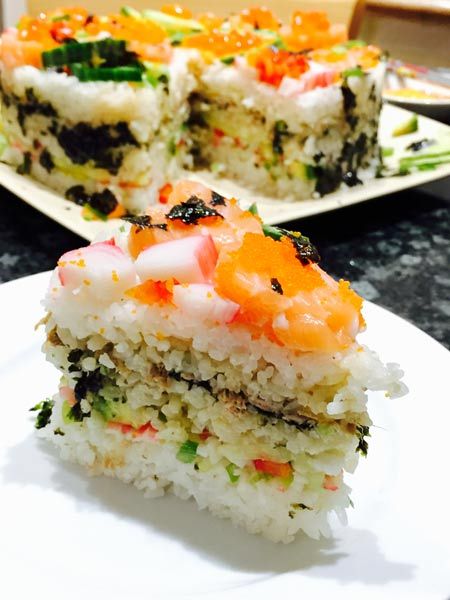 Homemade sushi cake Sushi Cake Recipe, Sushi Bundt Cake, Vegetable Pancakes, Sushi Cake, Easy Sushi, Homemade Sushi, Sushi Recipes, Spend Money, Seafood Dinner