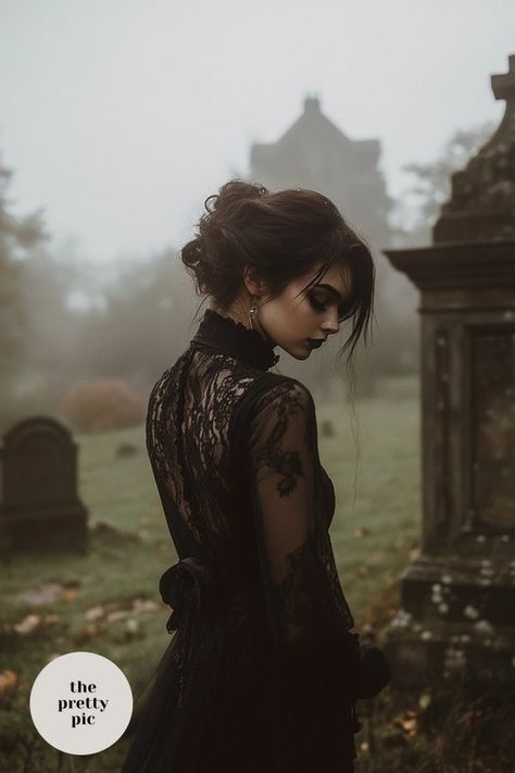 Spooky Self Portrait, Creative Halloween Photoshoot, Fun Halloween Photoshoot, Scary Photoshoot, Alt Photoshoot, Halloween Photoshoot Ideas, Witchy Photoshoot, Spooky Shoot, Spooky Photoshoot