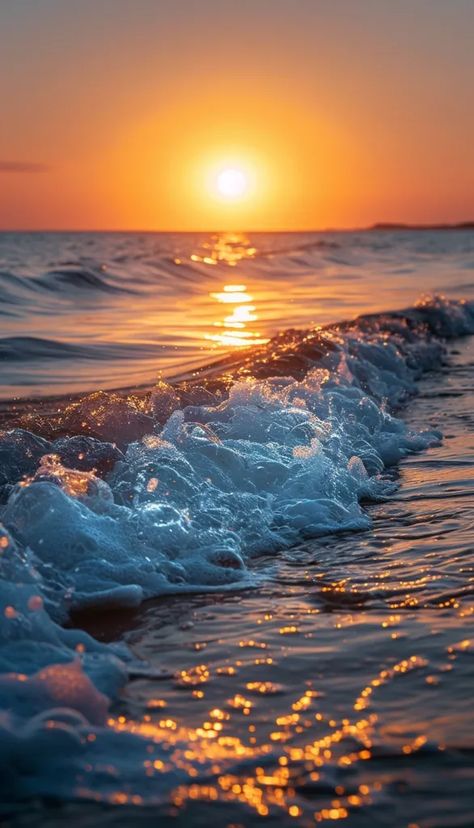 Serene ocean scene with vibrant sunset colors and gentle waves. Beaches And Sunsets, Beautiful Beach Background, Wallpaper Waves Ocean, Sun Set Pictures, Sunset With Beach, Ocean With Sunset, Sun Set Wallpaper, Sunrise Over Ocean, Beach Waves Sunset